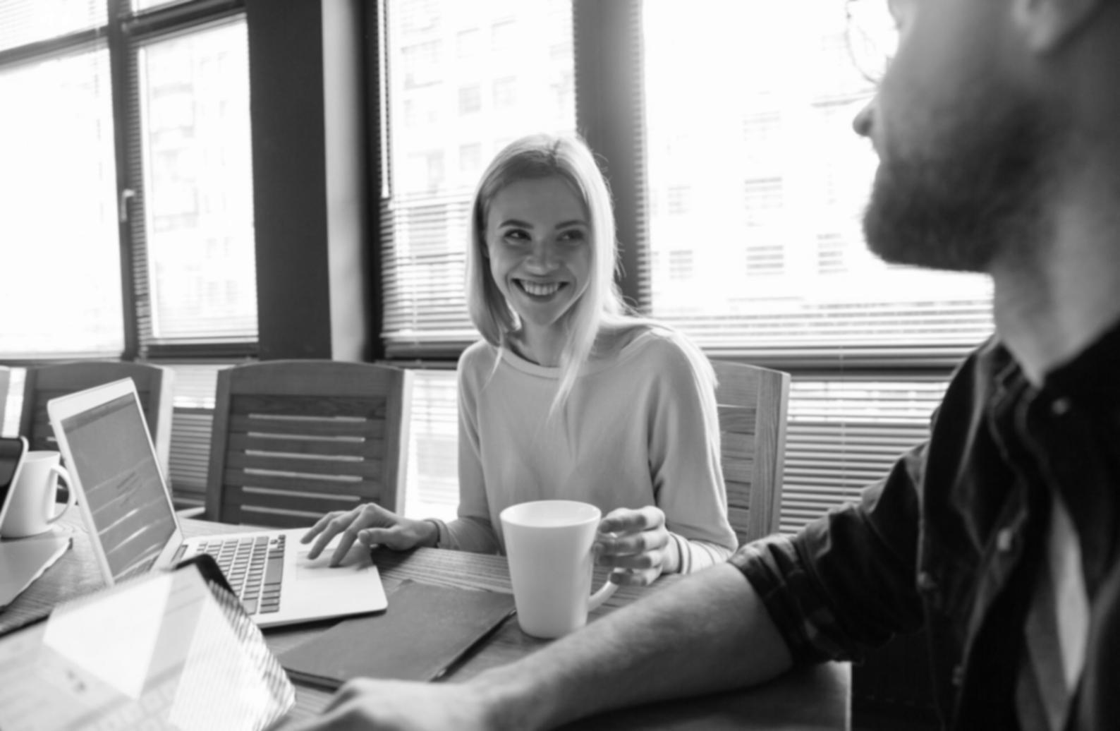 Oficina de sylvanqoreti en Madrid mostrando espacio de trabajo colaborativo